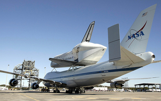 Illustration for article titled How To Attach The Space Shuttle To A Boeing 747